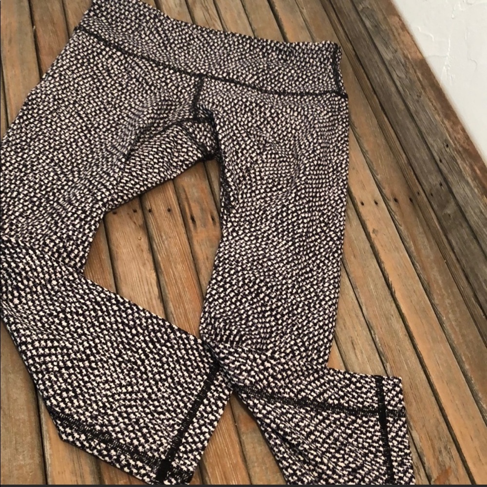 Lululemon crop legging size 6, 25” - like new!